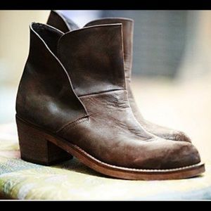 ISO Free People Brooks ankle boots. Size 38.